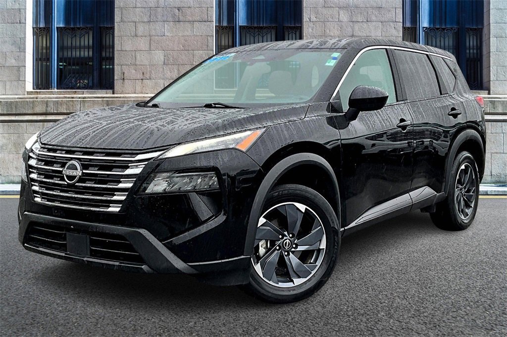 Used 2024 Nissan Rogue SV image 2