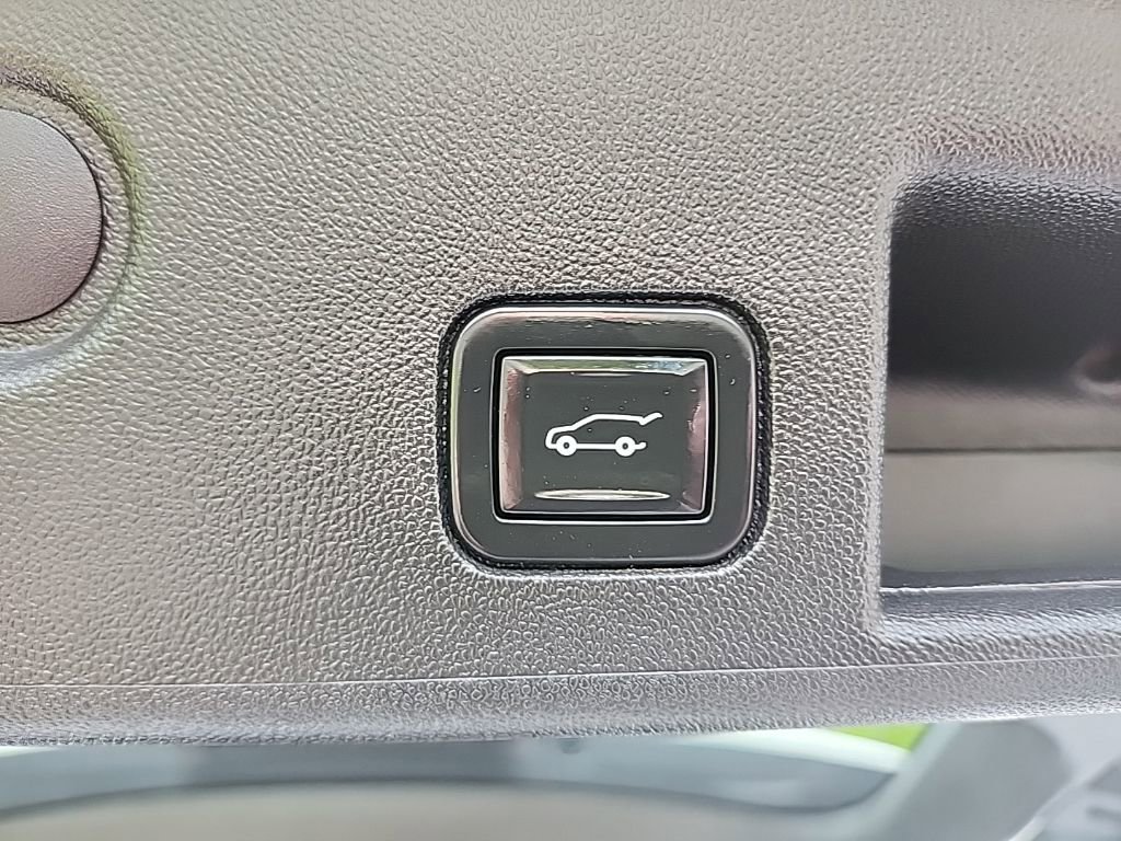 Used 2021 Chevrolet Equinox LT AWD/4WD image 17