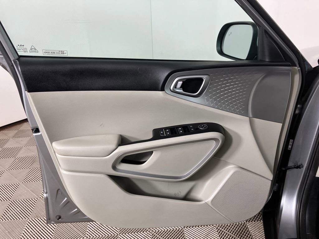 Used 2023 Kia Soul LX w/ LX Technology Package image 22