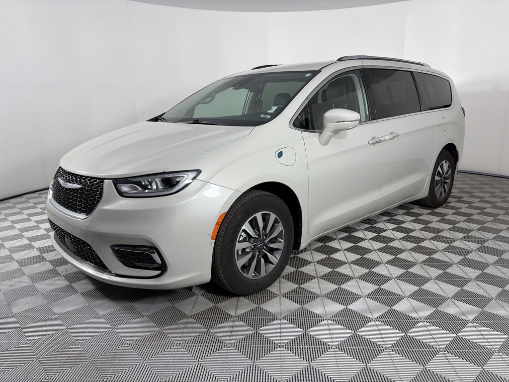 Used 2021 Chrysler Pacifica Touring-L image 3