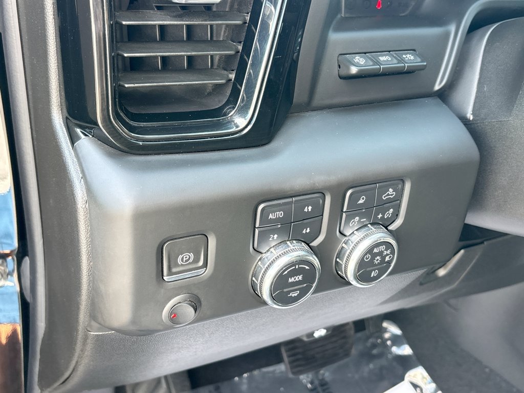 Used 2024 GMC Sierra 2500 AT4 w/ Technology Package AWD/4WD image 29