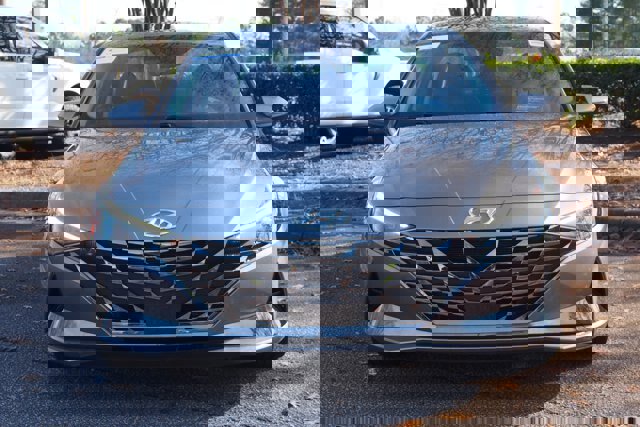 Used 2023 Hyundai Elantra Limited image 2