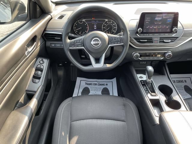 Used 2025 Nissan Altima 2.5 SV FWD image 11