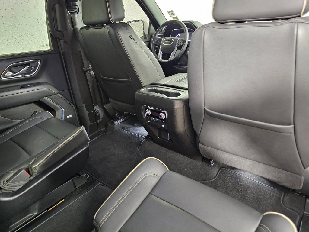 Used 2024 GMC Yukon XL SLT w/ SLT Luxury Package AWD/4WD image 15