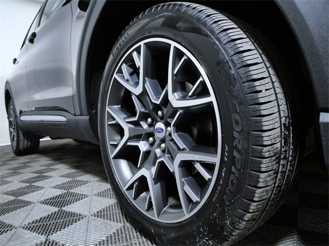 Certified 2025 Ford Explorer Platinum w/ Ultimate Package image 2