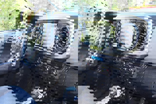 Used 2023 Toyota Tacoma SR5 AWD/4WD image 11