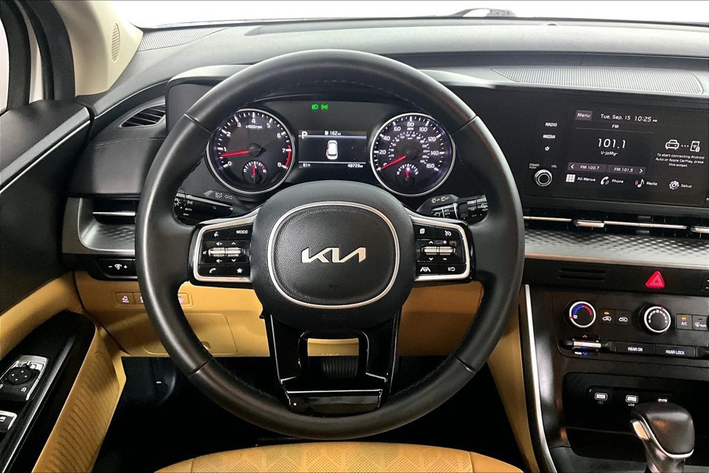 Used 2023 Kia Carnival LX FWD image 5