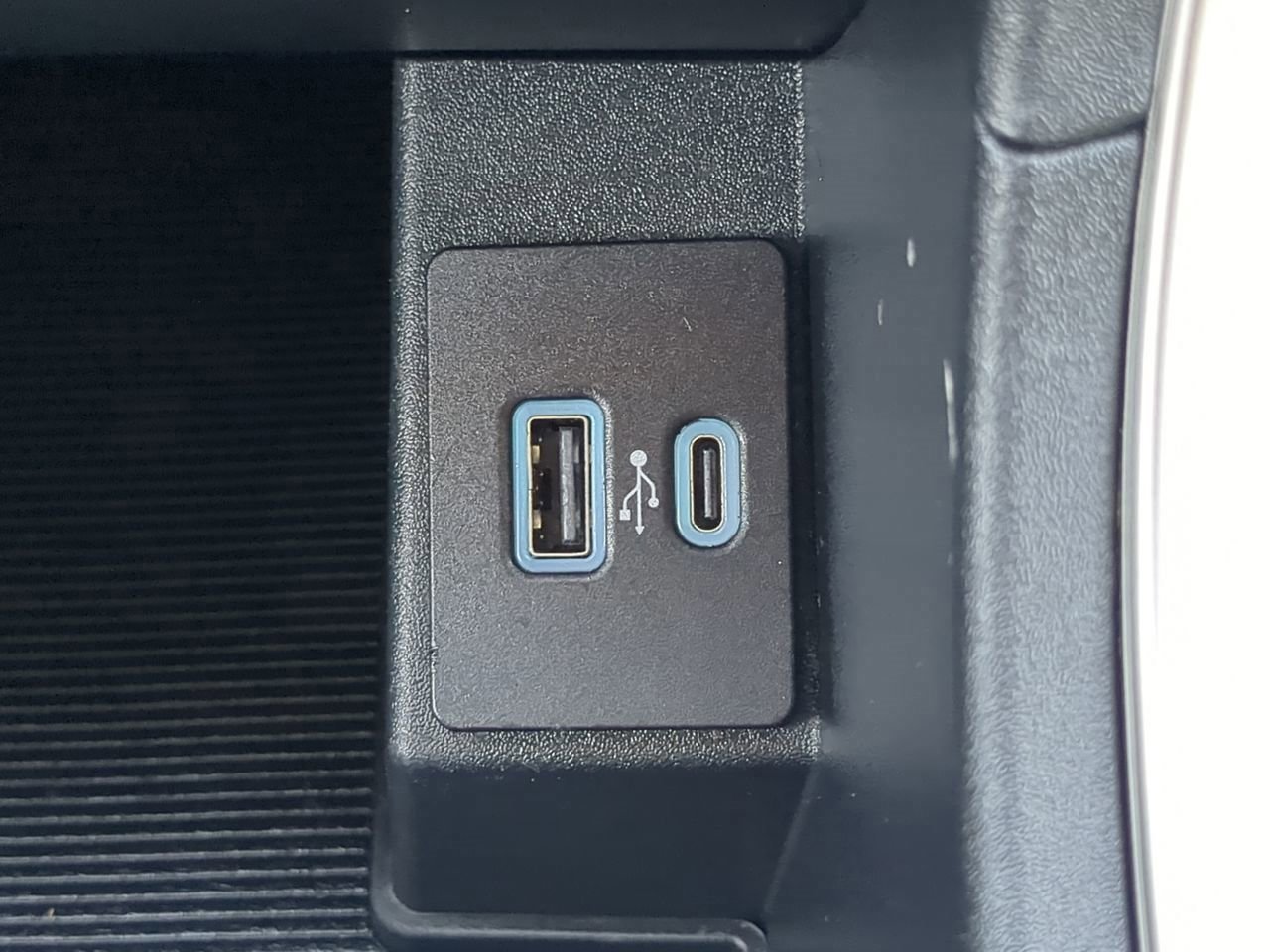 Certified 2024 Ford Edge SEL image 21