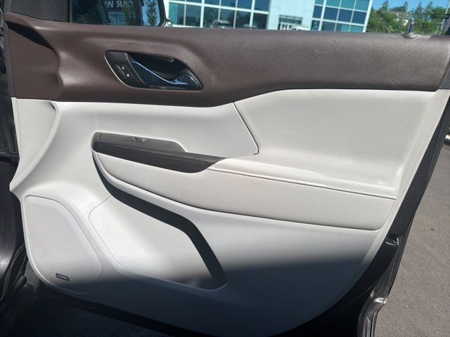 Used 2018 GMC Acadia SLT w/ LPO, Floor Liner Package AWD/4WD image 20