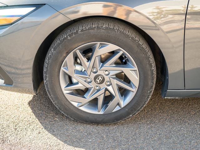 Used 2024 Hyundai Elantra Blue image 14