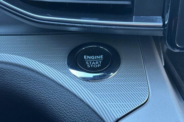 Certified 2022 Ford Explorer XLT w/ Equipment Group 202A image 21