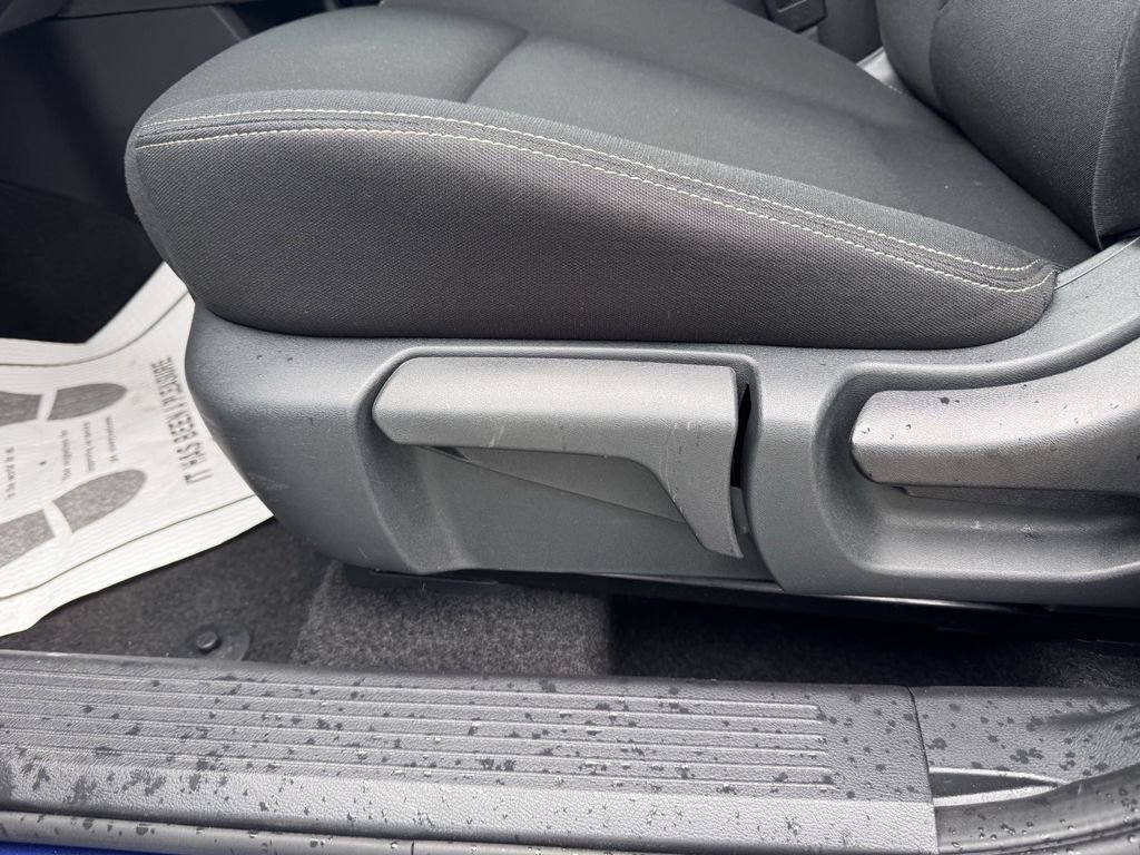 Used 2023 Nissan Rogue S image 10