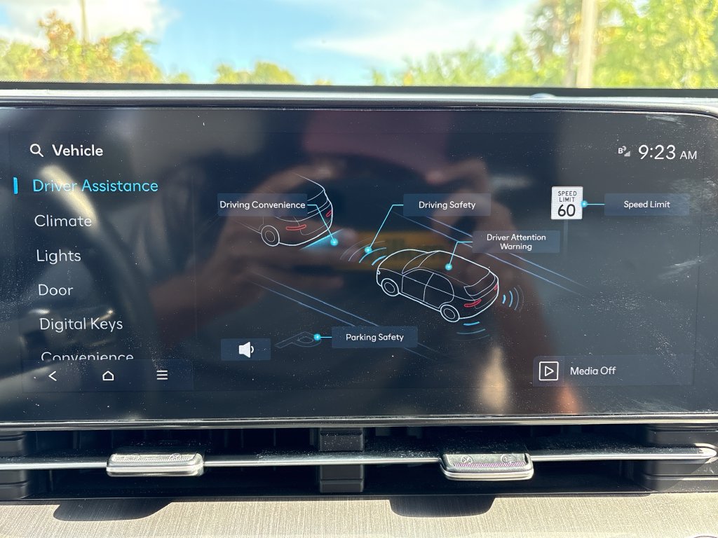 Used 2025 Hyundai Kona Limited FWD image 26