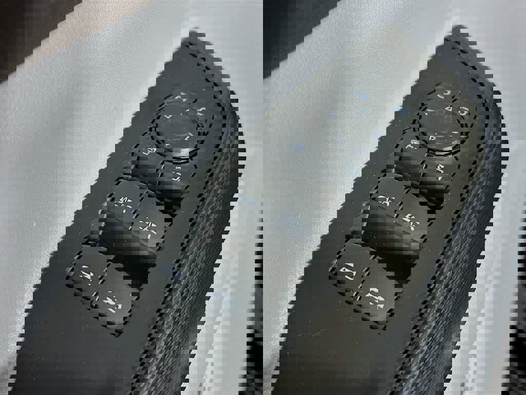 Used 2023 GMC Acadia SLT w/ Preferred Package image 27