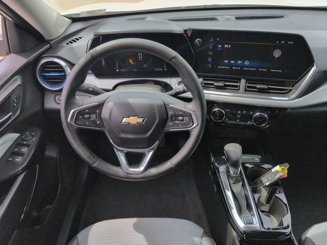 Used 2025 Chevrolet Trax LT w/ LT Convenience Package image 18