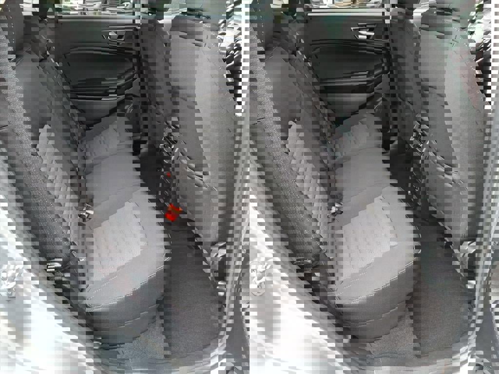 Certified 2022 Ford Edge SE w/ Black Appearance Package image 14