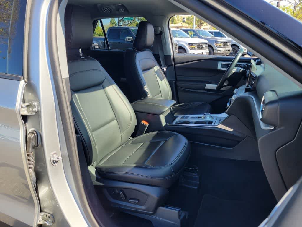 Certified 2023 Ford Explorer XLT w/ Equipment Group 202A RWD image 17