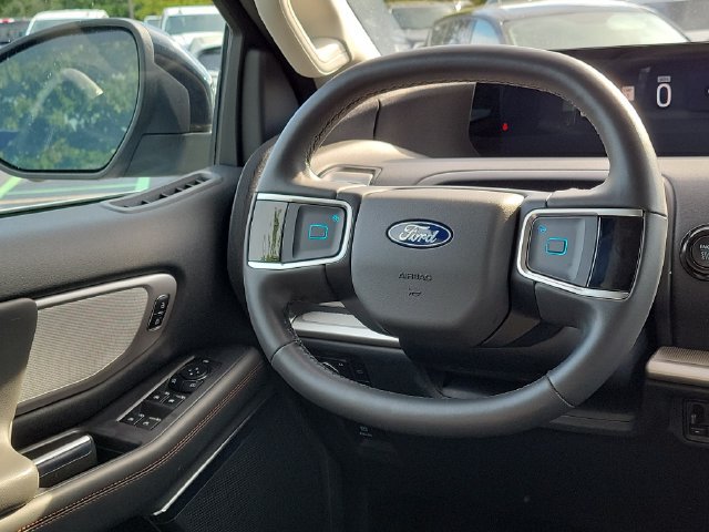 Certified 2025 Ford Expedition Active AWD/4WD image 27