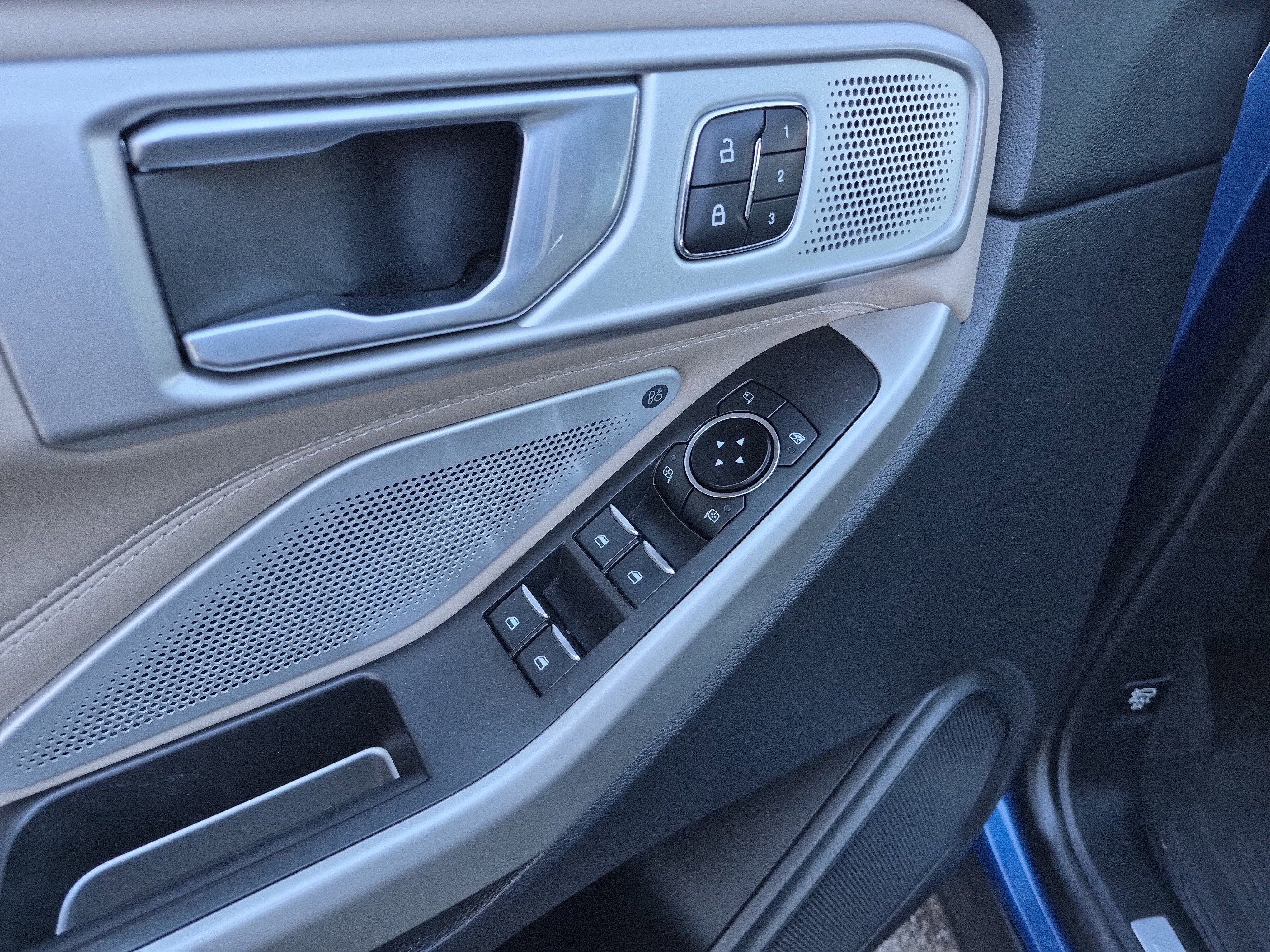 Certified 2023 Ford Explorer Limited w/ Hybrid Equipment Group 310A image 11