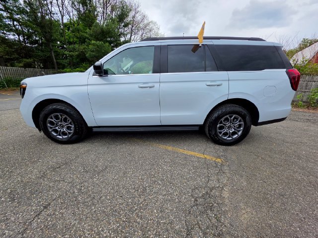 Certified 2025 Ford Expedition Active AWD/4WD image 3