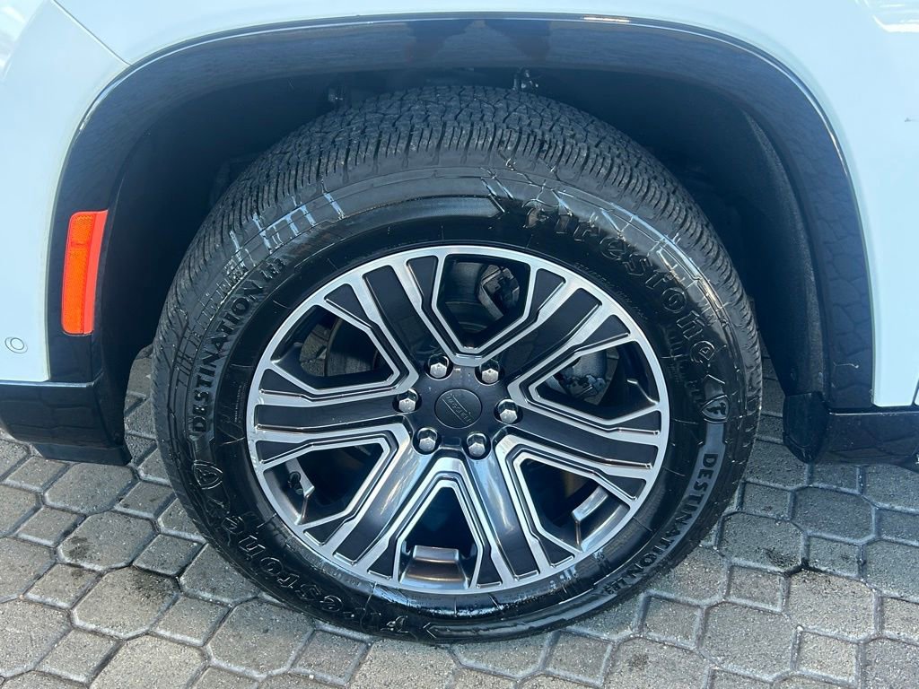 Used 2023 Jeep Wagoneer L Series II image 18