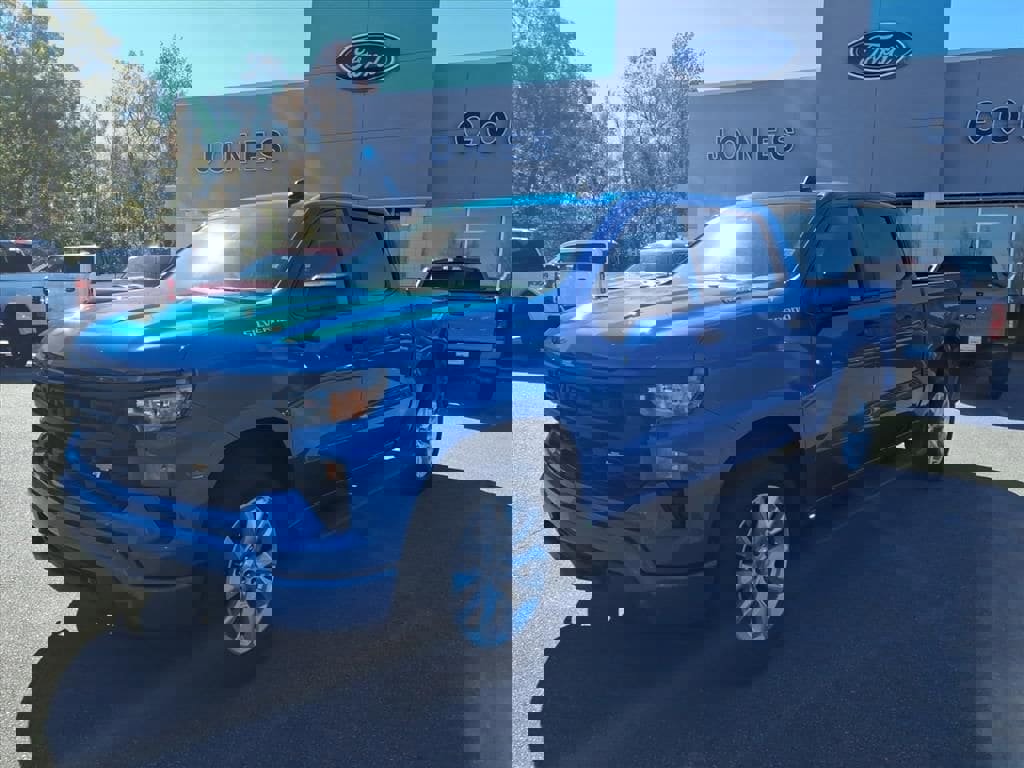 Used 2025 Chevrolet Silverado 1500 Custom image 5