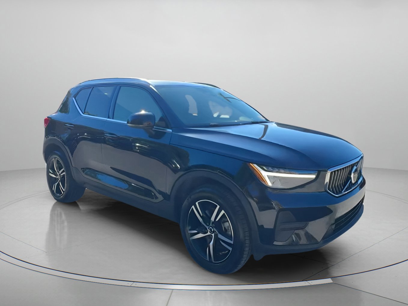 Used 2025 Volvo XC40 B5 Core image 26