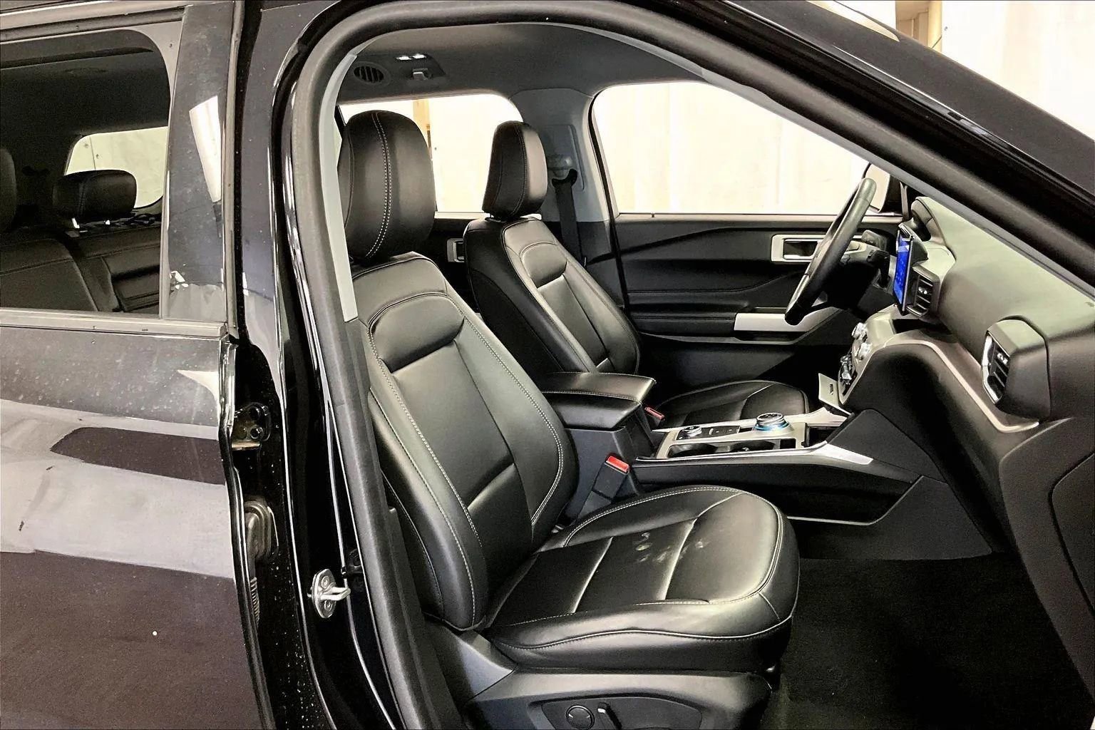 Certified 2023 Ford Explorer XLT w/ Equipment Group 202A image 7