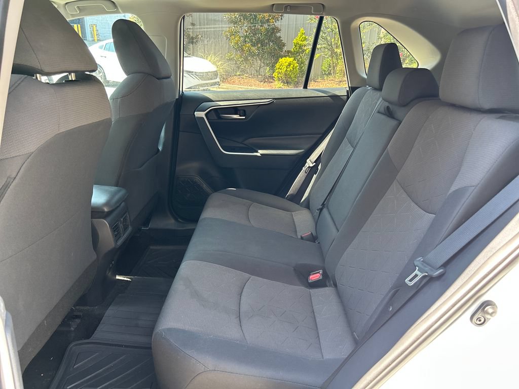 Used 2019 Toyota RAV4 XLE FWD image 14