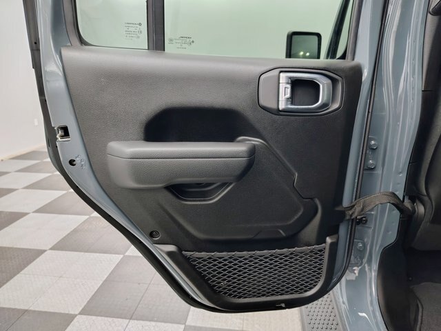 Used 2024 Jeep Wrangler Unlimited Rubicon AWD/4WD image 23