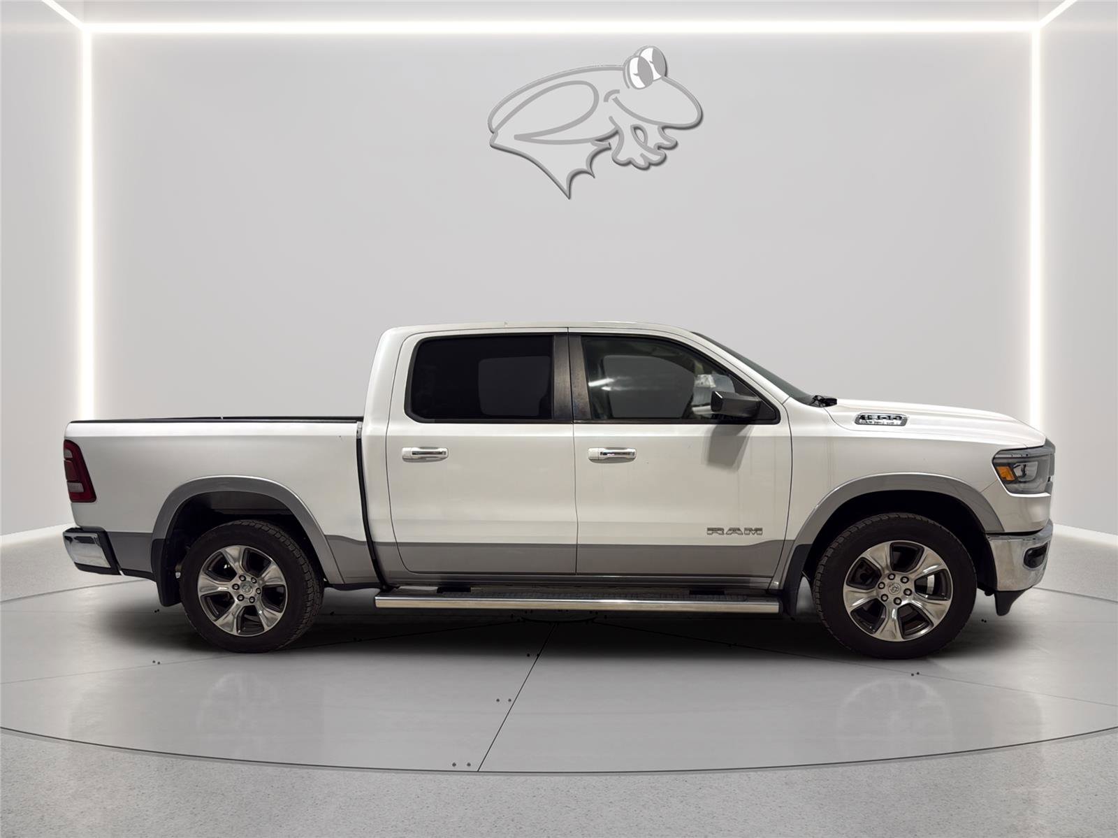 Used 2019 RAM 1500 Laramie AWD/4WD image 7