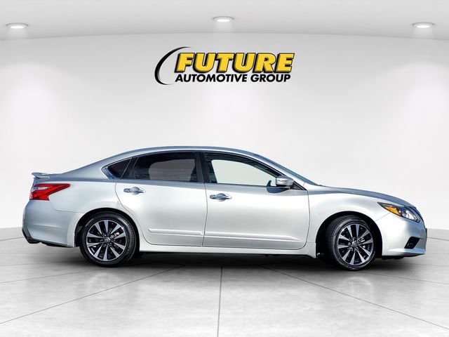 Used 2017 Nissan Altima 2.5 SL w/ 2.5 Technology Package FWD image 6