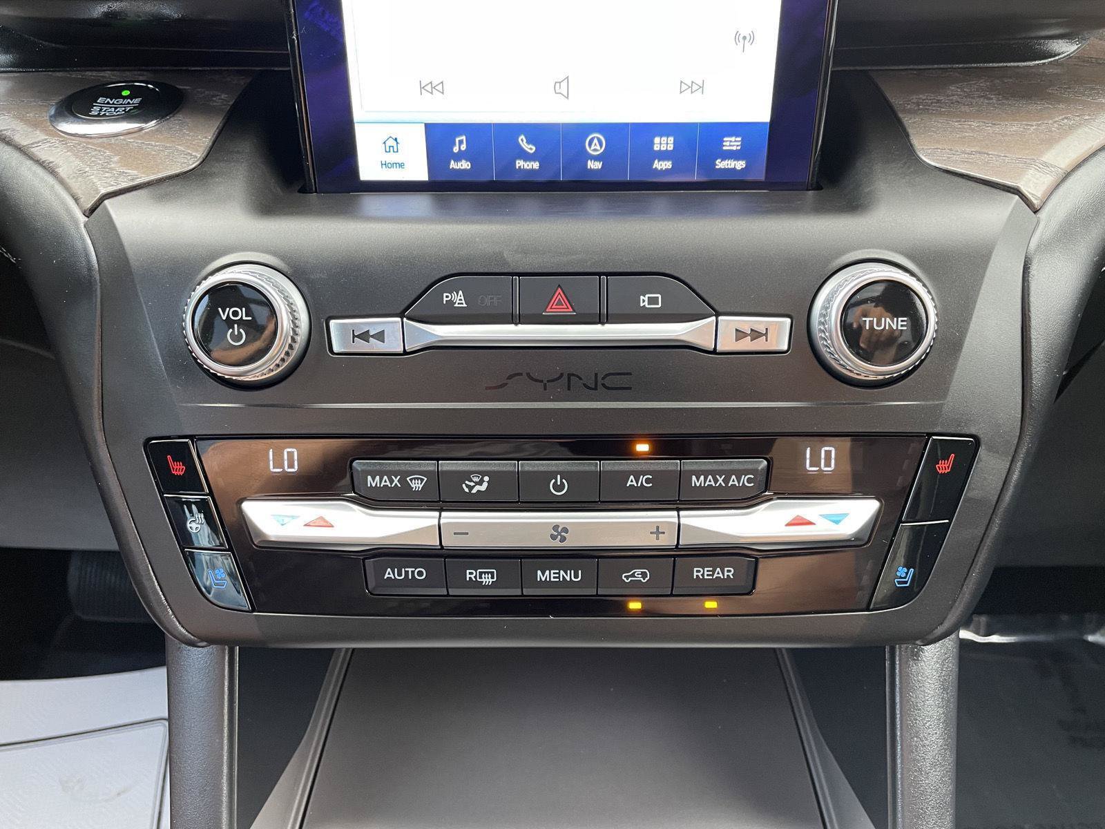 Certified 2020 Ford Explorer Platinum w/ Premium Technology Package AWD/4WD image 30