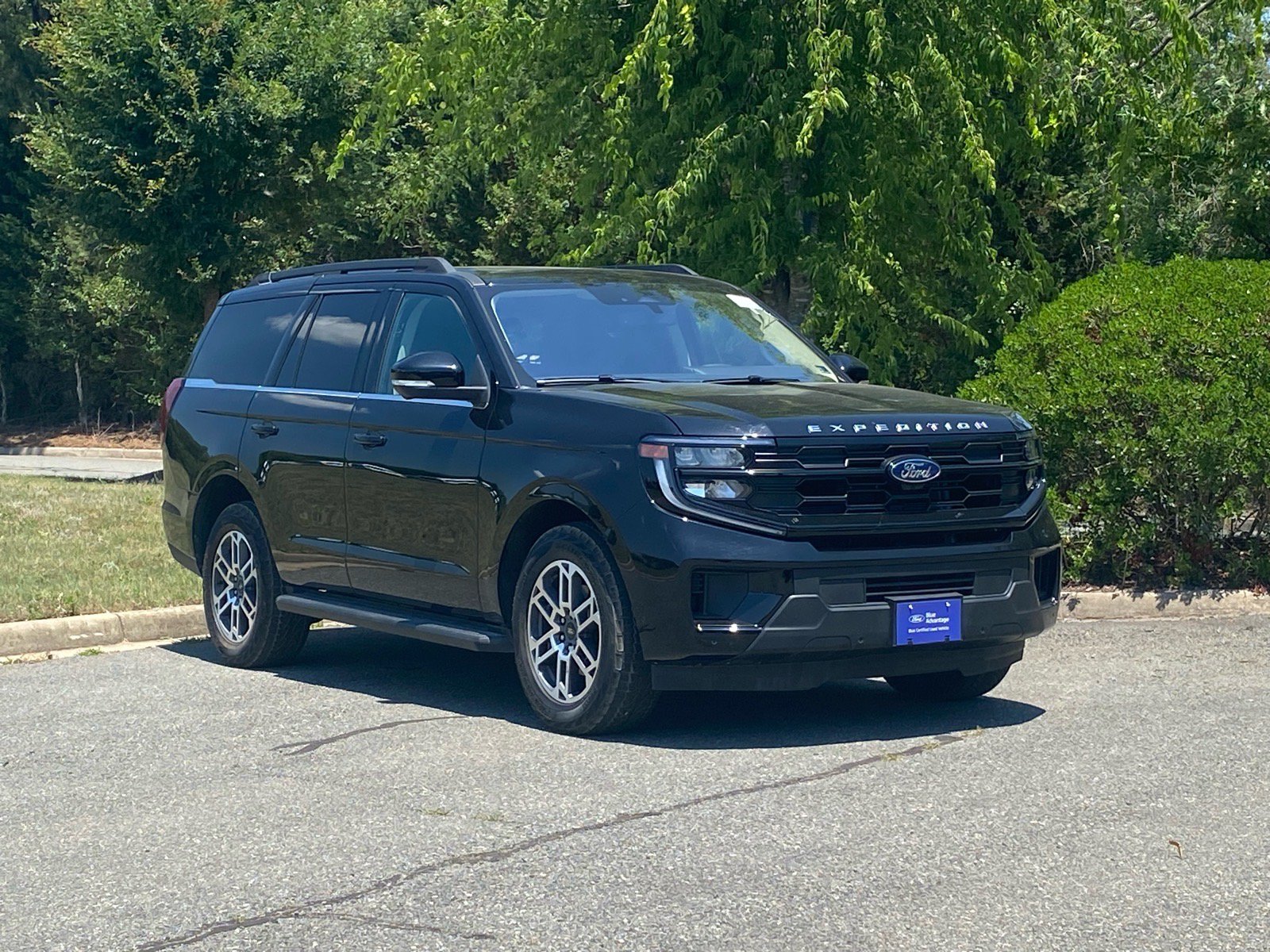 Certified 2025 Ford Expedition Active AWD/4WD image 2