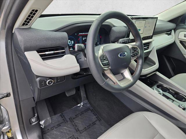 Certified 2025 Ford Explorer Active w/ Active Comfort Package RWD image 9