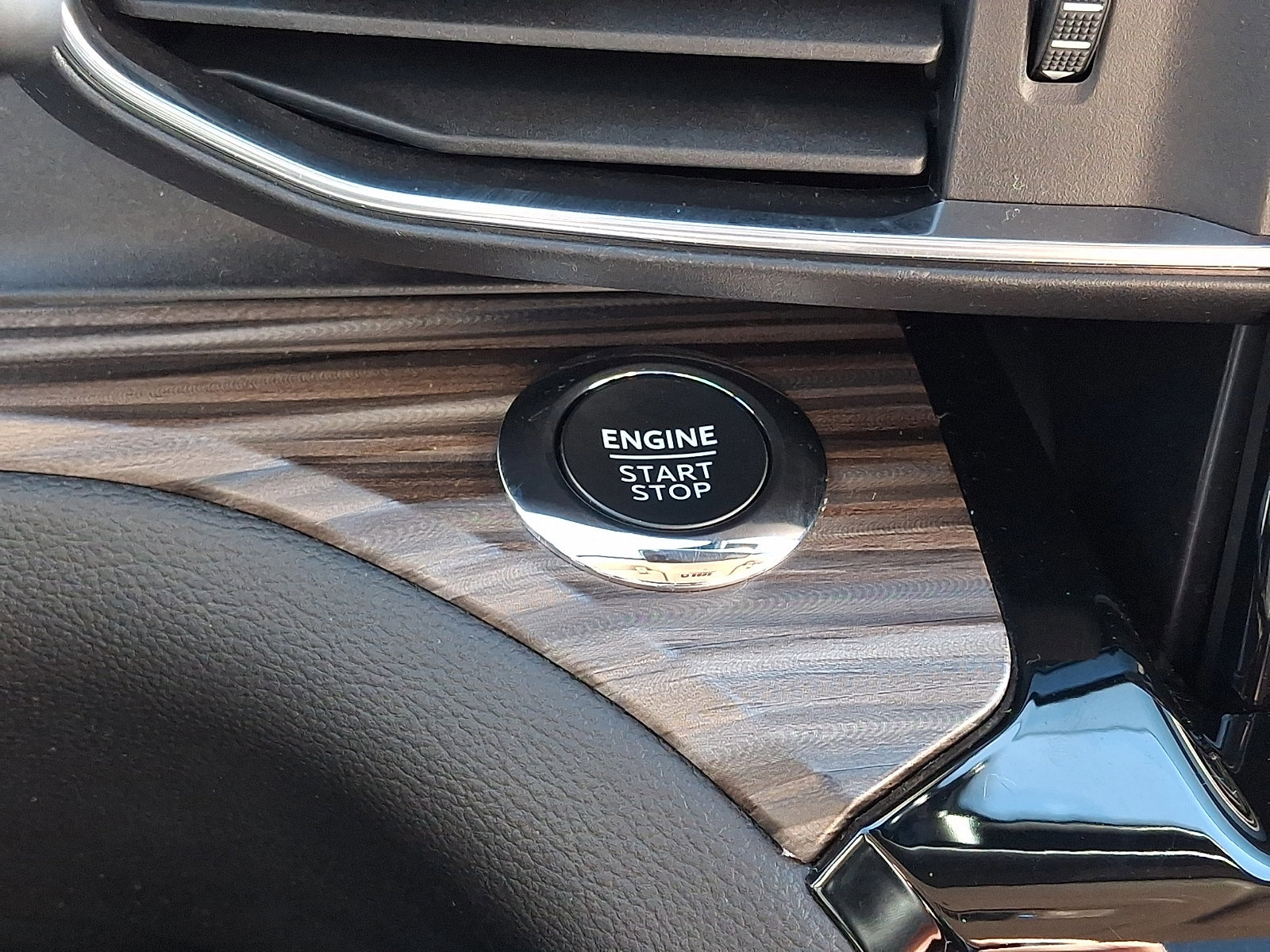 Certified 2023 Ford Explorer Limited w/ Limited Technology Package image 30