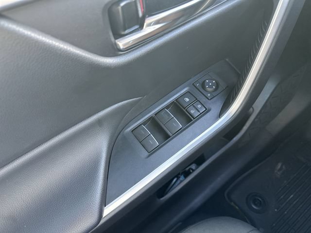 Used 2022 Toyota RAV4 XLE w/ Convenience Package FWD image 14