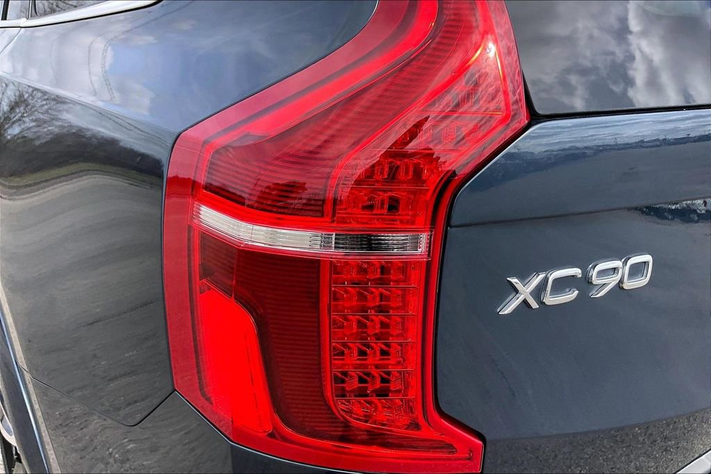 Used 2022 Volvo XC90 T6 Momentum w/ Advanced Package image 20