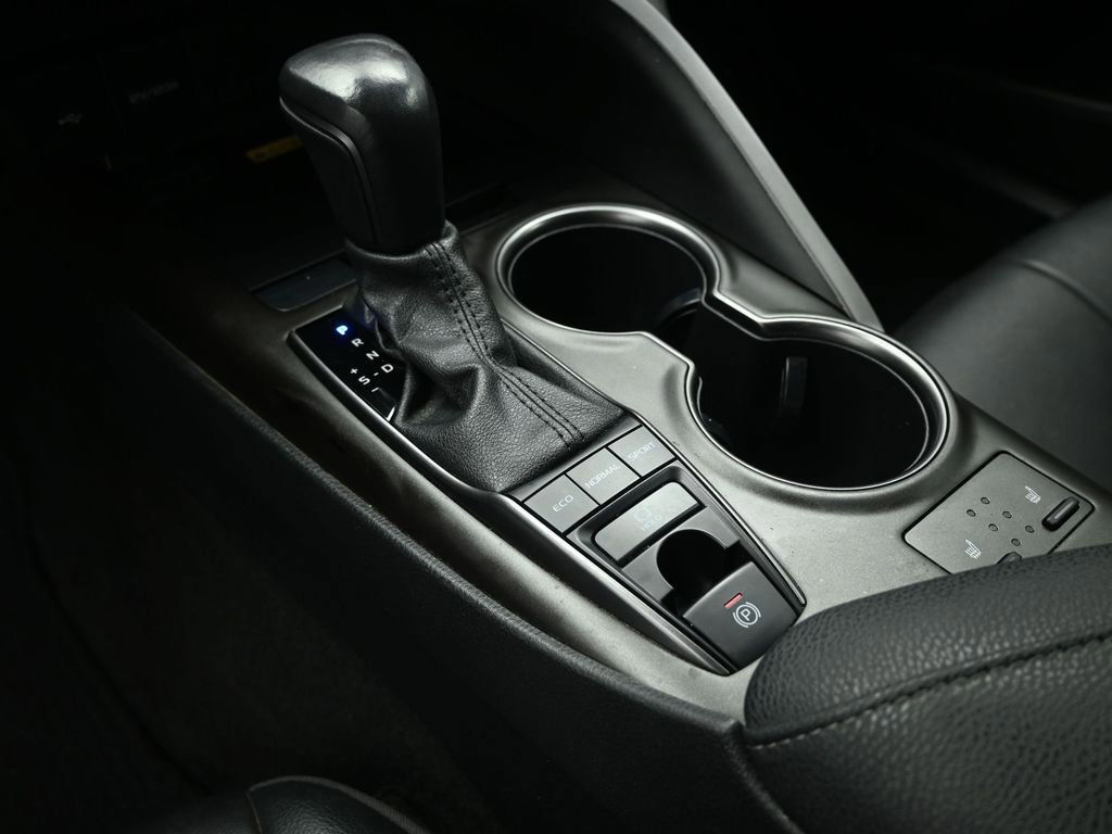 Used 2022 Toyota Camry XSE image 32