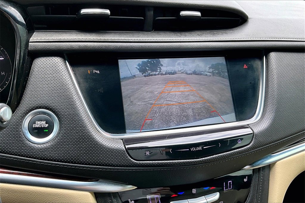 Used 2017 Cadillac XT5 Luxury w/ Driver Awareness Package image 13