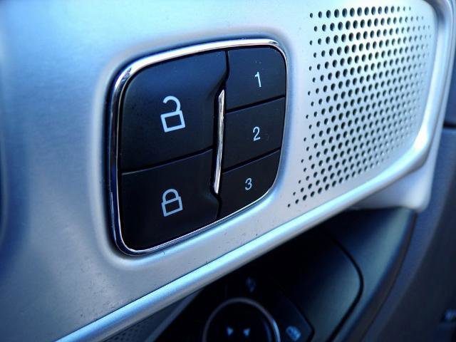 Certified 2020 Ford Explorer Platinum w/ Premium Technology Package image 19