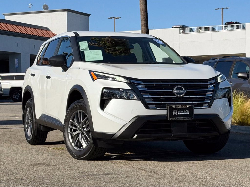 Used 2025 Nissan Rogue S FWD image 2