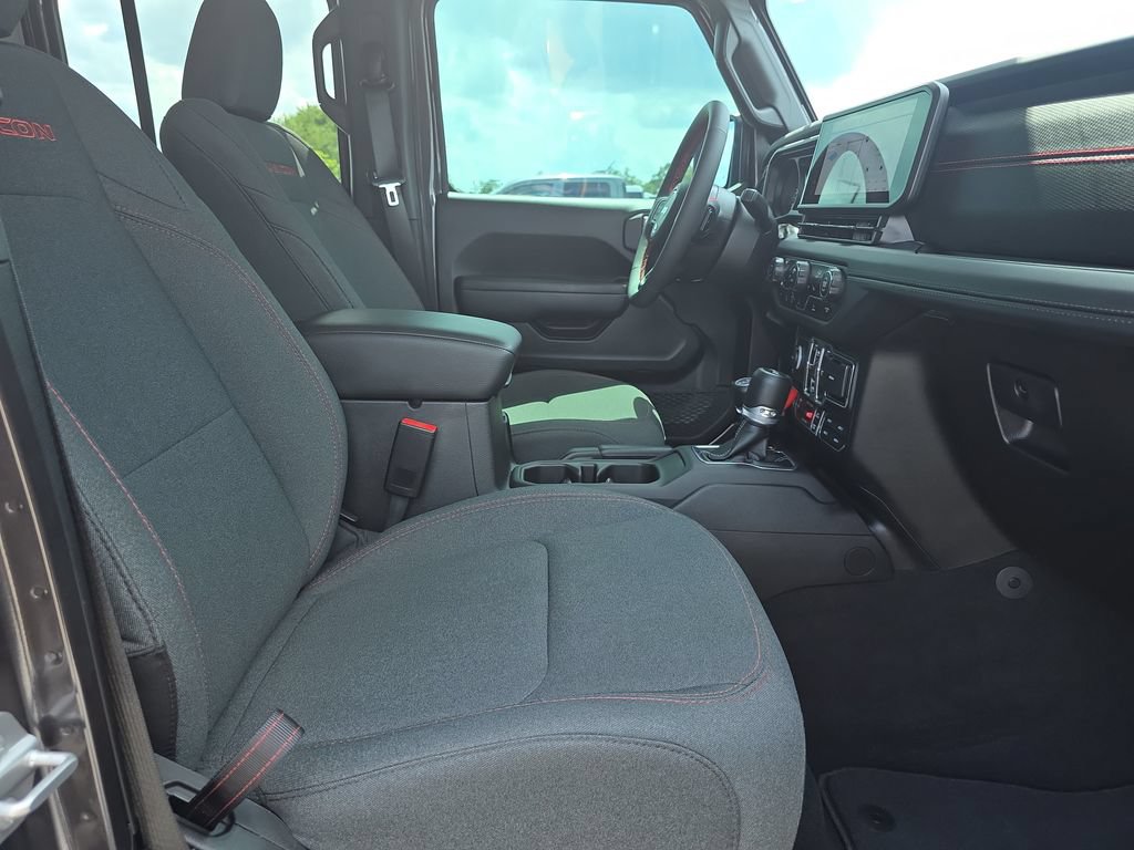 Used 2024 Jeep Wrangler Unlimited Rubicon w/ Technology Group AWD/4WD image 30