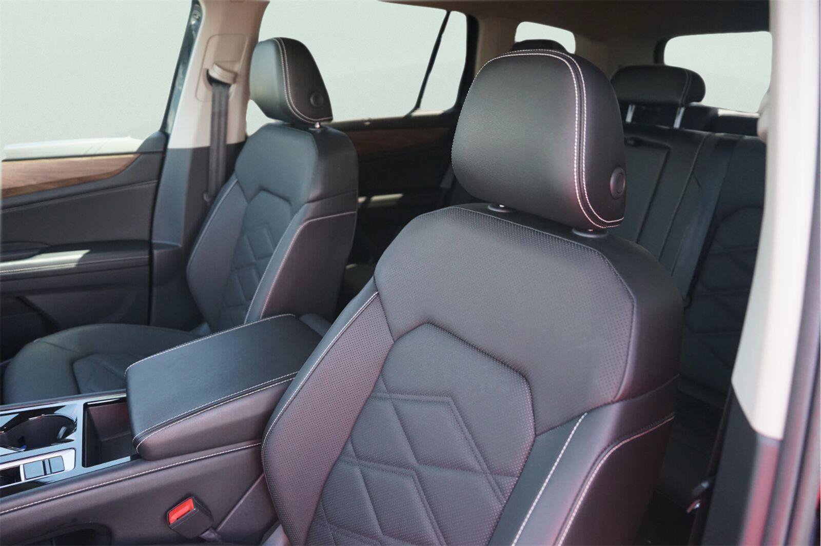 Used 2024 Volkswagen Atlas SE FWD image 10