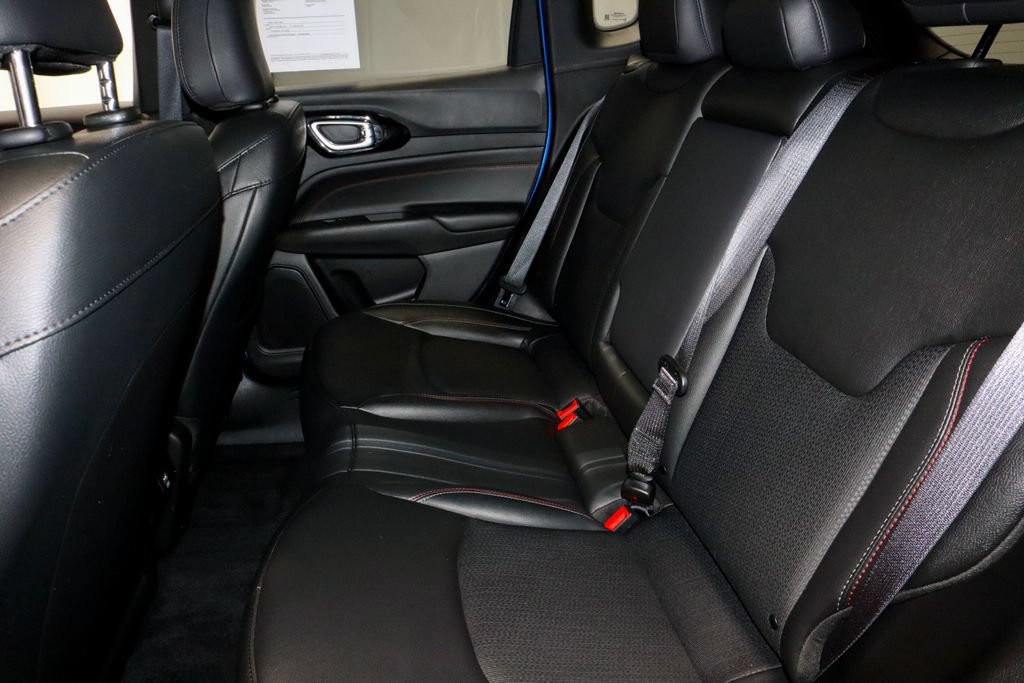 Used 2025 Jeep Compass Trailhawk AWD/4WD image 21