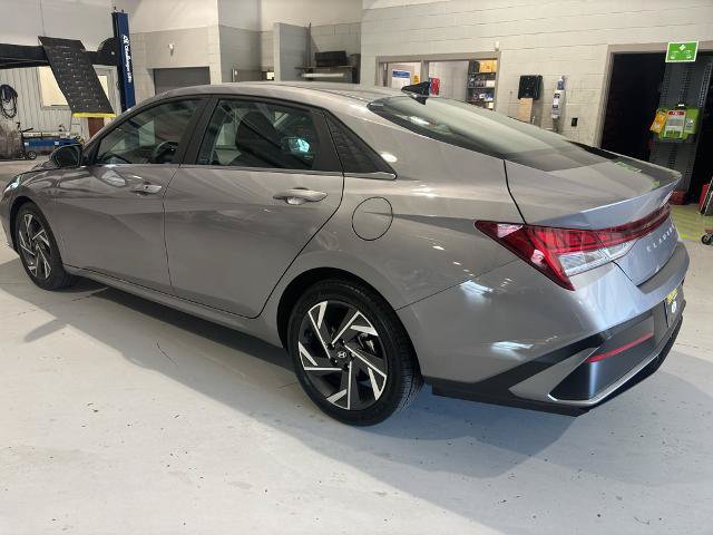 Used 2024 Hyundai Elantra SEL w/ Convenience Package FWD image 7