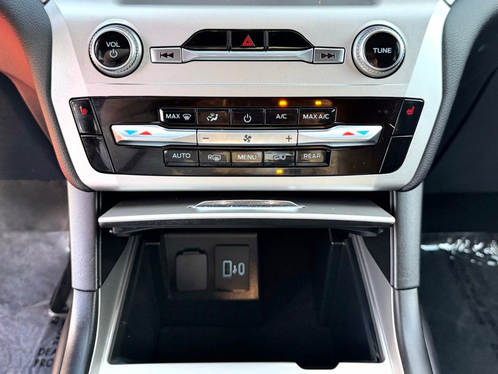 Certified 2022 Ford Explorer XLT image 26