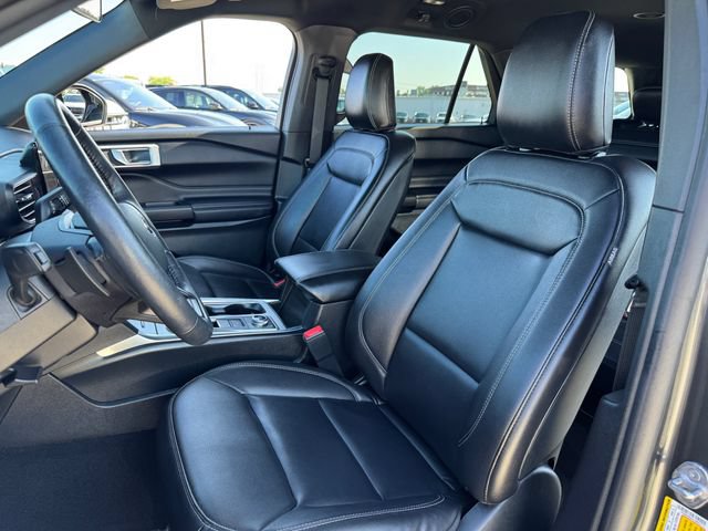 Certified 2020 Ford Explorer XLT w/ Equipment Group 202A AWD/4WD image 14