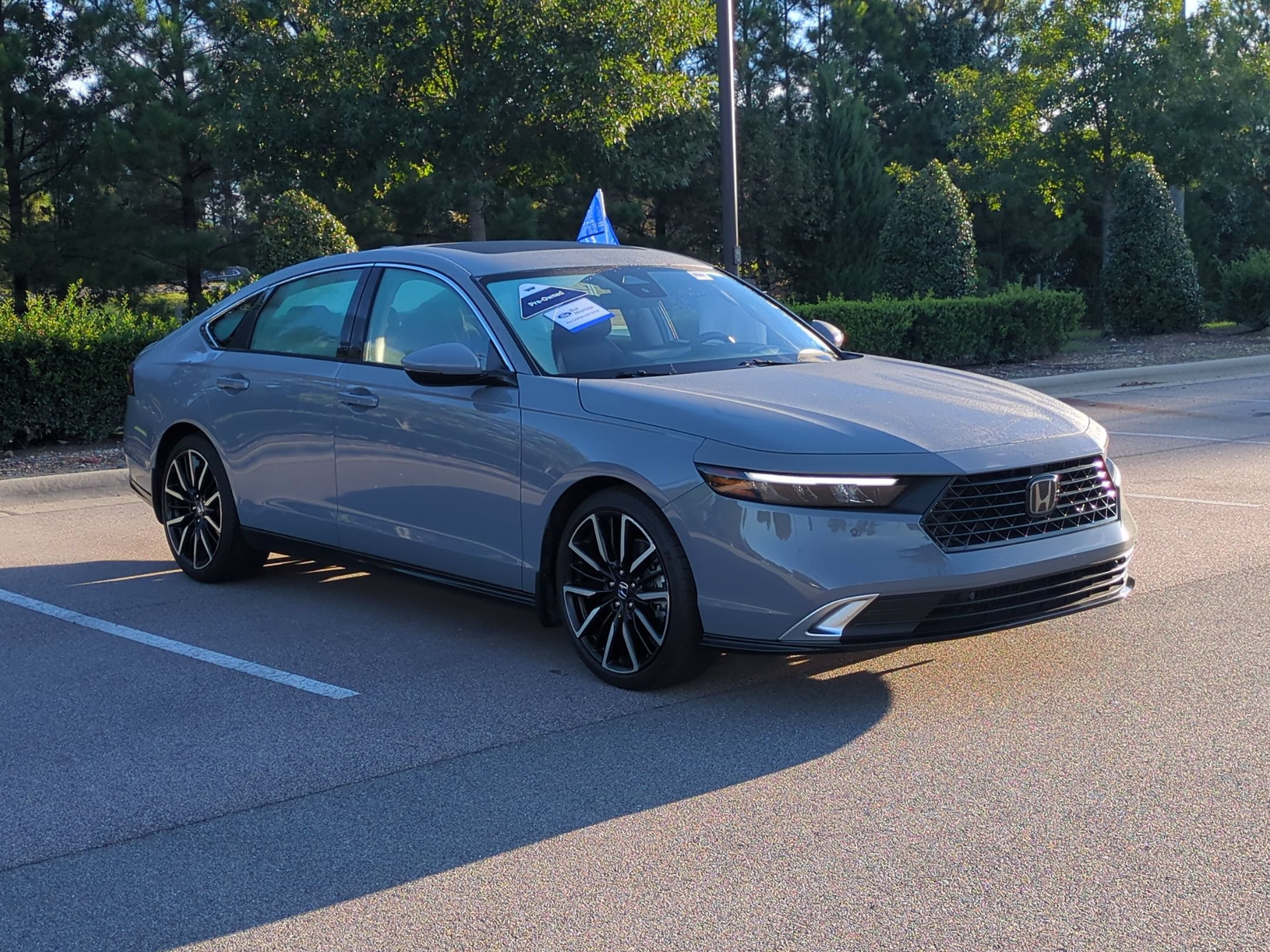 Used 2023 Honda Accord Touring image 2