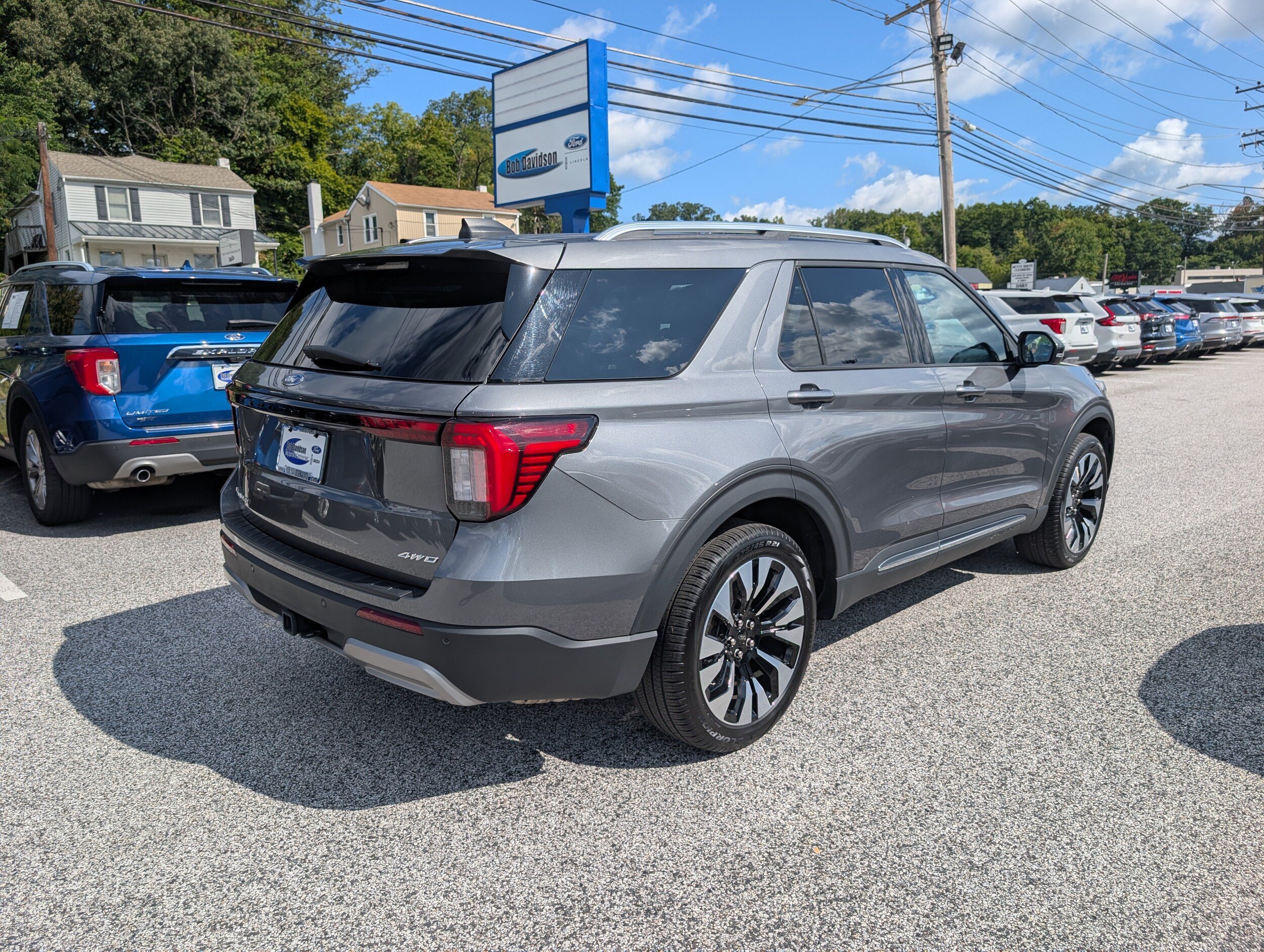 Certified 2025 Ford Explorer Platinum w/ LUX Leather Package AWD/4WD image 7